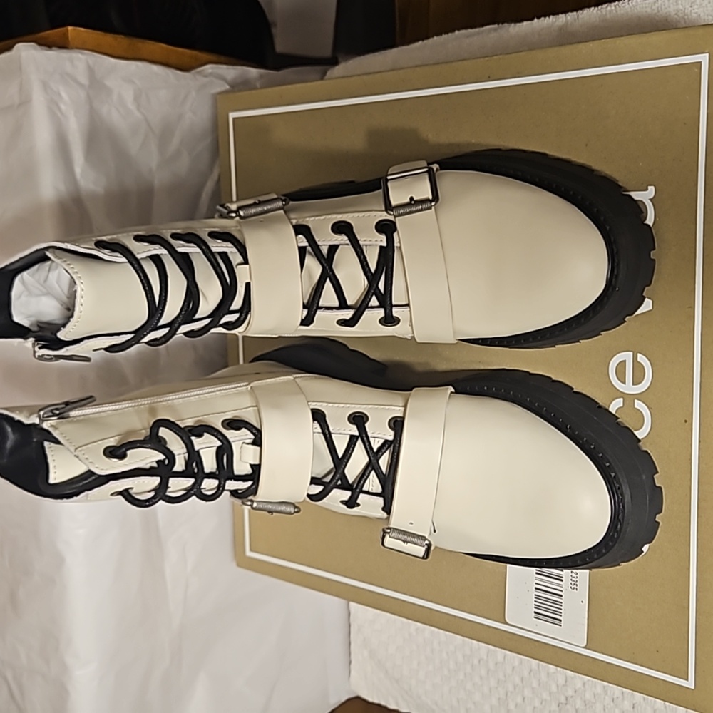 Dolce Vita Off White Combat Boots Size 7 Brand New in Box